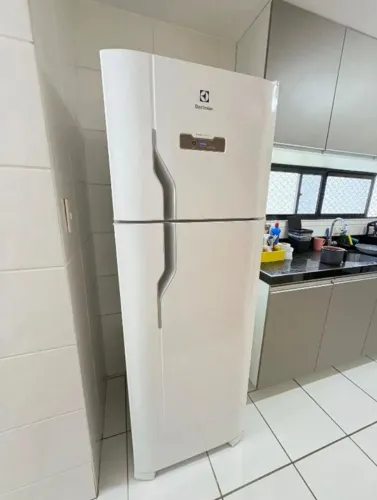 GELADEIRA ELECTROLUX DFN41 DUPLEX FROST FREE SEMINOVA
