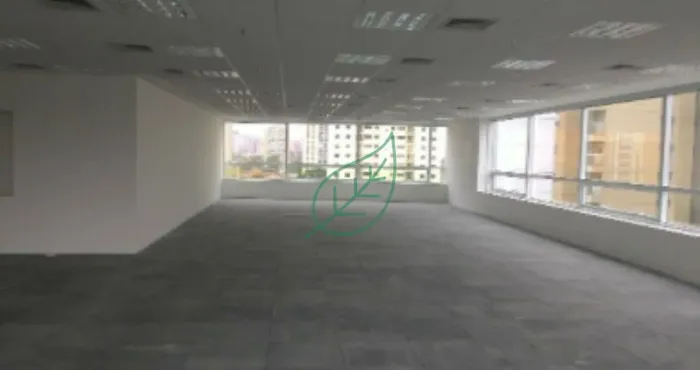 Conjunto comercial com 514m2, 16 vagas de garagem no Brooklin.