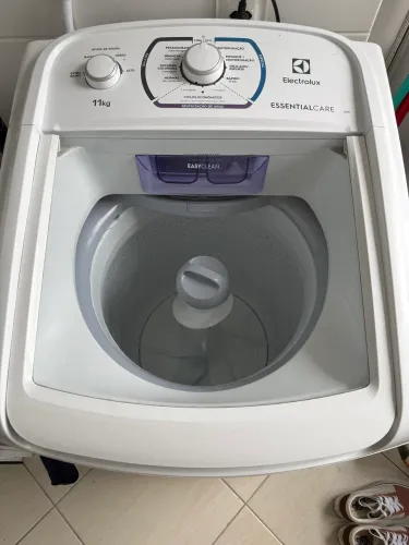 Vende lavadora de roupas 11kg essencial Eletrolux