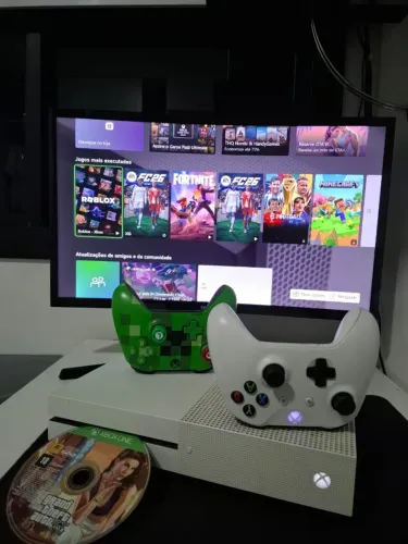 XBOX ONE S + 2 CONTROLES + GTA V