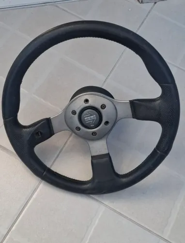 Volante Momo