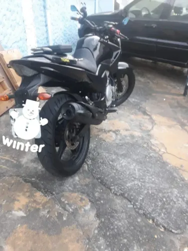 Moto Fazer 250cc preta esportiva