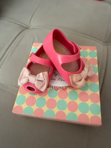 Minha primeira Melissa tamanho 15