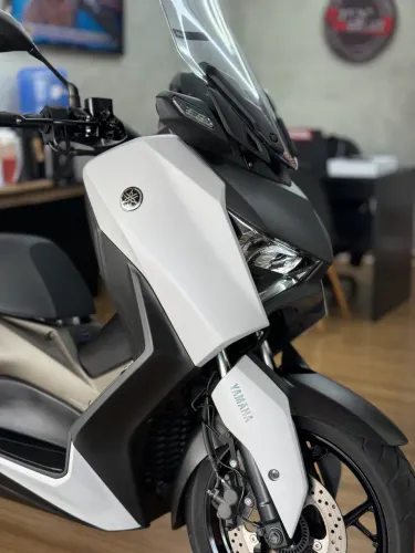 Xmax 250 connected 