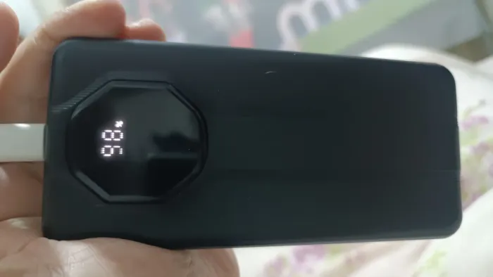 Pawer bank com 66w de potência e 20.000amp de armazenamento de carga. Carregamento turbo.