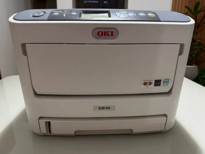 Impressora Laser Colorida OKI C610 - Para Manutenção ou Retirada de Peças