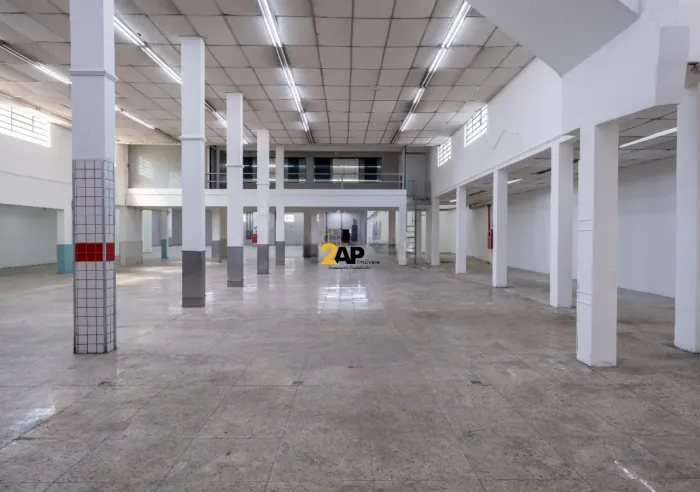 Galpão Comercial para Locação em Ermelino Matarazzo, São Paulo-SP: 3.610m², 9 Banheiros -