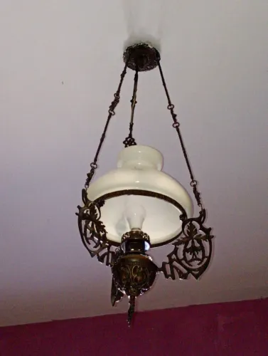 VENDO LUSTRE DE BRONZE DESDE 1956 PENDURADO SOMENTE LIMPEZA E TROCA DE LÂMPADA