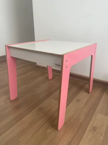 Mesa infantil rosa