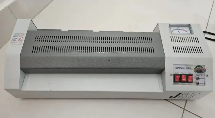 Vendo plastificadora laminadora usada.