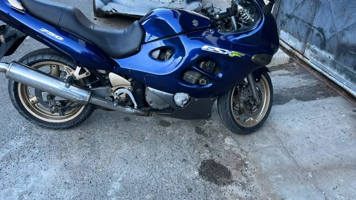 Suzuki gsxf 750