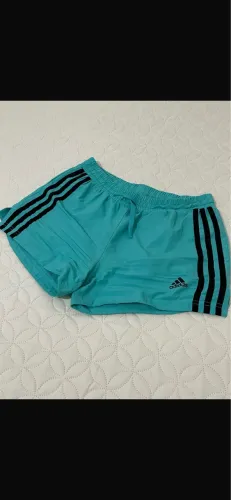 Shorts Adidas.