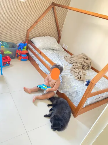 Cama cabana Montessoriana em madeira maciça dos irmãos hink