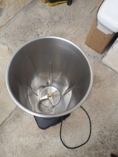 Liquidificador industrial em ótimo estado
