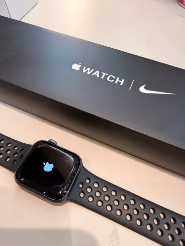 Apple Watch Series 6 Nike - 40mm - Space Gray - Completo