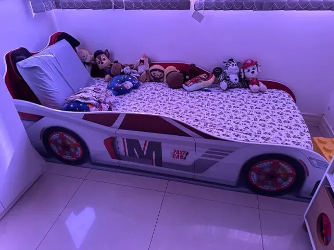 Cama de carro infantil - MDF - Muito nova