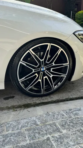 Rodas aro 20 modelo BMW M3 com pneus Delinte 235/35 e 245/35 apenas 6 meses de uso