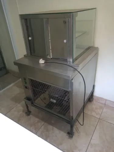 Vitrine Refrigerado para bolos e doces