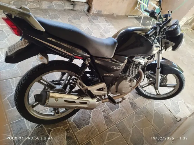 Moto em boas condições 