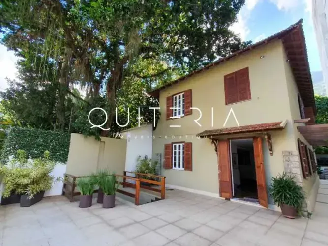 Excelente Casa Duplex em rua bucólica no Jardim Botânico.