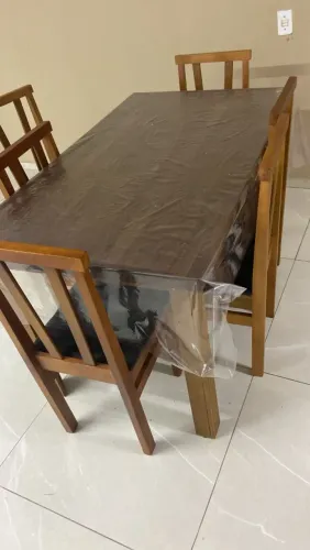 Vendo mesa com 4 cadeiras usada a 4 meses somente