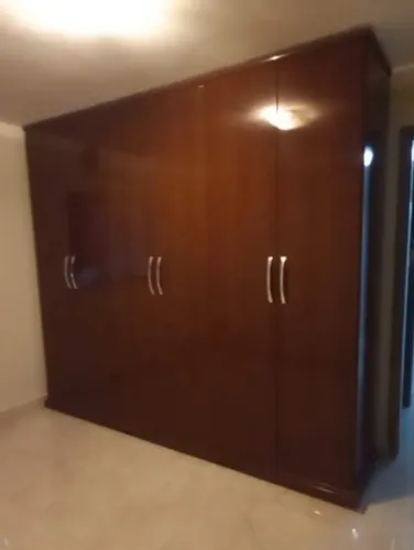 Guarda roupas 6 portas muito conservado