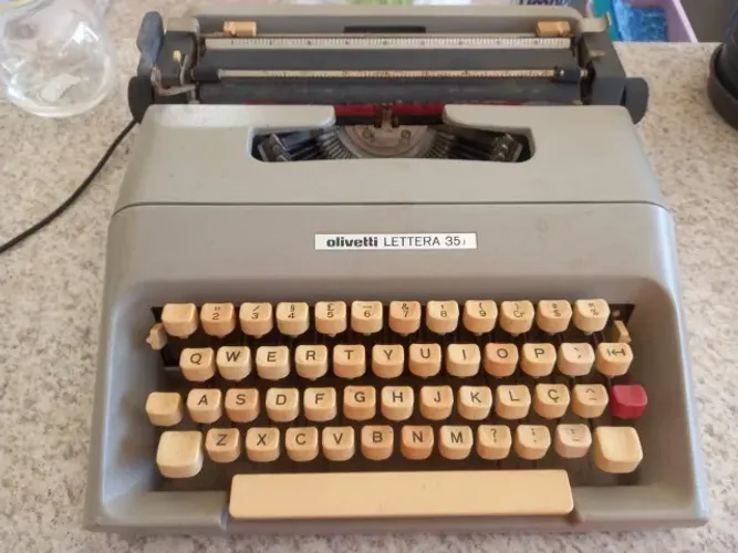 maquina de escrever olivetti lettera 35
