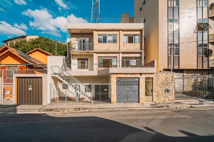 Locação - Casa no bairro Santa Catarina com 2 quartos e área externa