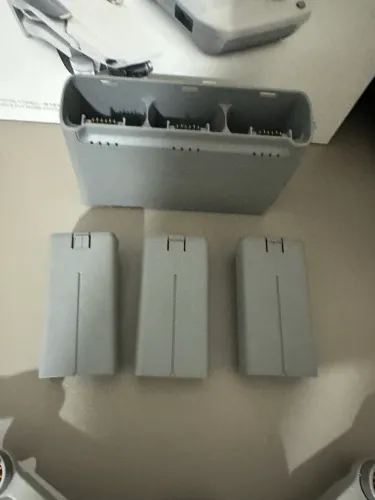 KIT COM 3 BATERIAS ORIGINAIS + HUB CARREGADOR DJI MINI 2