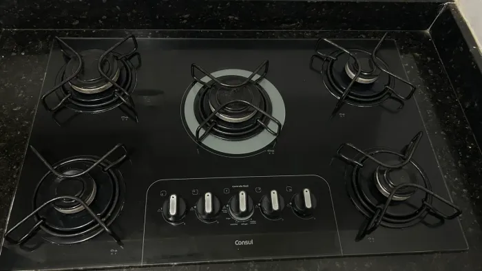 Cooktop consol 5 bocas 1 ano de uso pouquíssimo usado