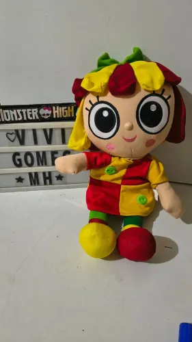 Boneca pelúcia Emília sítio pica pau amarelo Grow