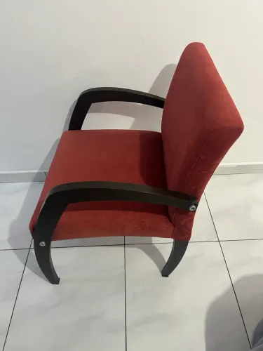 Poltronas de madeira com tecido aveludado TENHO DUAS PEÇAS