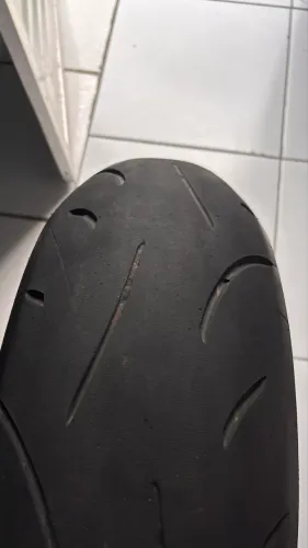 Pneu traseiro 190/50R17 Dunlop sport Max usado