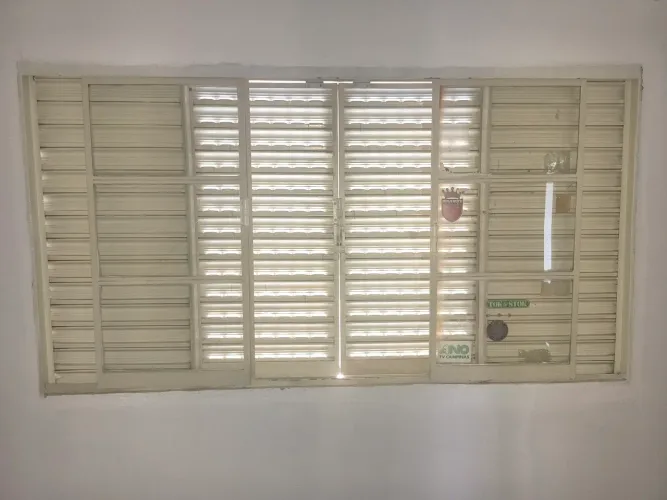 Vendo janela em bom estado de conservação