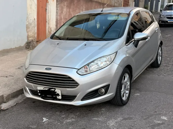 Ford Fiesta 1.6 16V Flex Aut. 5P 2015