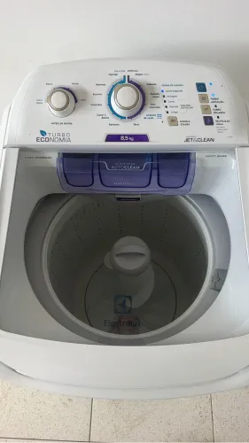 Máquina de larvar semi nova