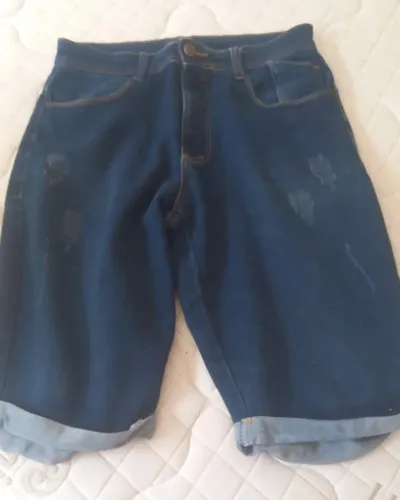Bermuda Jeans tamanho 38 seminova.