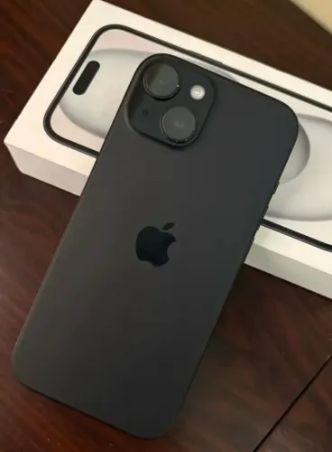 Celular iPhone 15 com caixa único dono