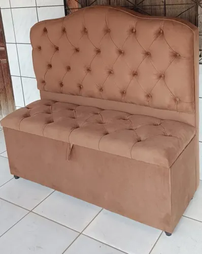 Cabeceira e puff baú