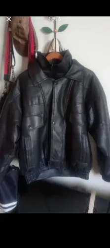 Jaqueta Bomber de couro ecológico tamanho M veste G