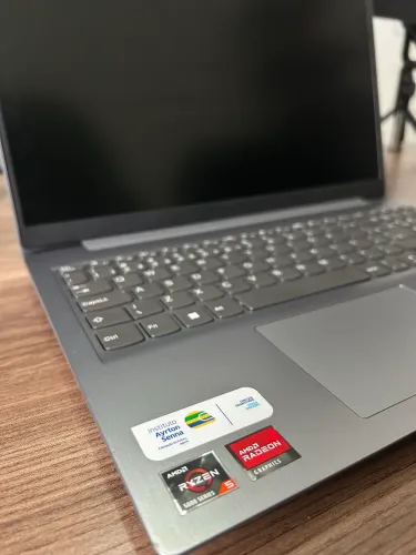 Notebook Lenovo Ryzen 5 5500U com AMD Radeon 2GB 240 SSD 8G de RAM