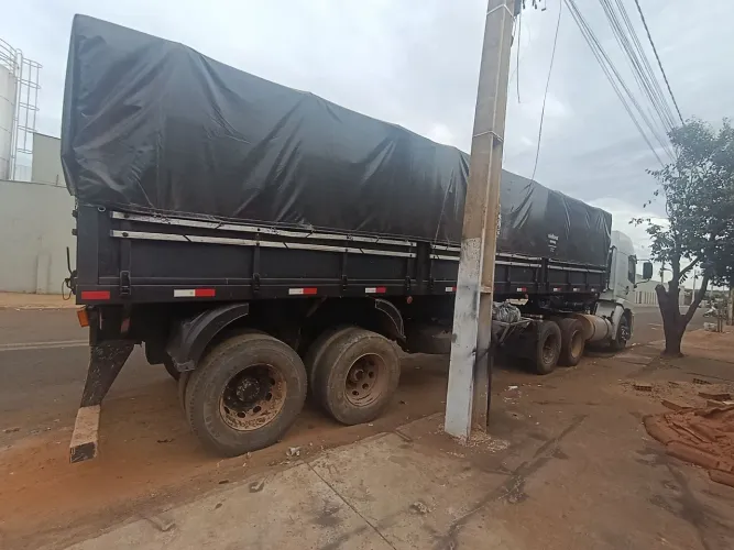 Carreta Rodolinea 2 eixos graneleira