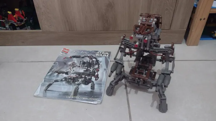 LEGO TECHNIC STAR WARS #8002-1 DESTROYER DROID 