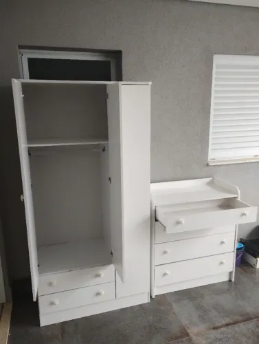 Guarda roupa e armário