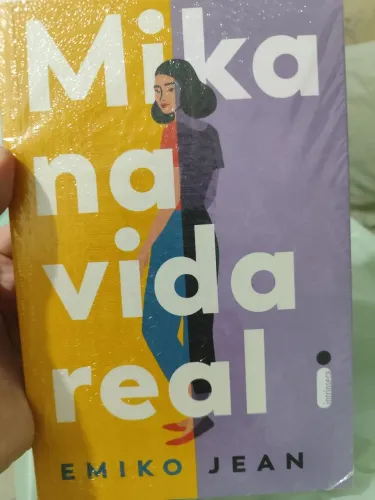 Mika na vida real Emiko Jean lacrado