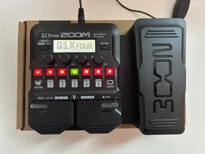 Pedaleira Zoom G1x Four Zera