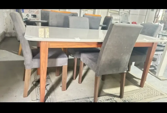 Mesa de jantar 6 lugares com tampo em MDF