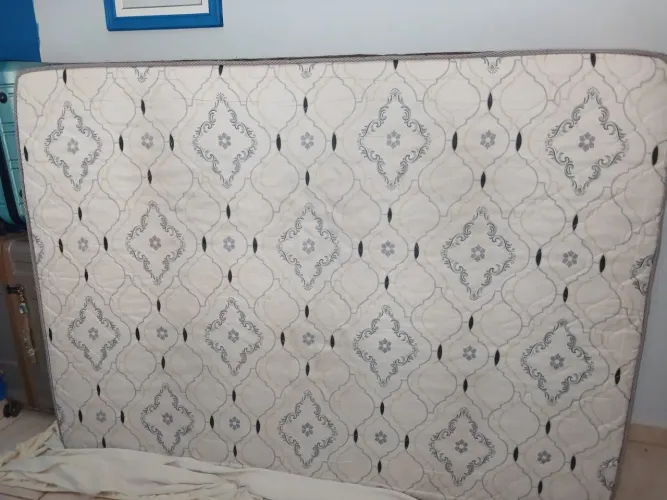Colchão box de casal usado