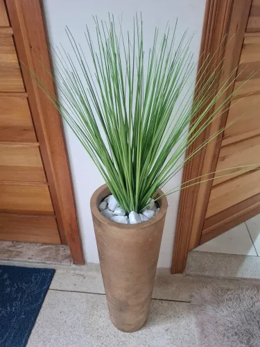 Vaso decorativo com planta artificial 