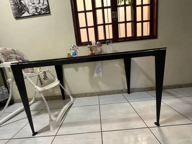 Mesa de cozinha ou escritorio com tampo de vidro